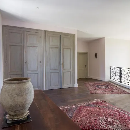 Larroque-sur-l'osse Sleeps 8 With Pool 빌라