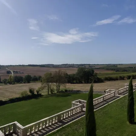 Larroque-sur-l'osse Sleeps 8 With Pool
