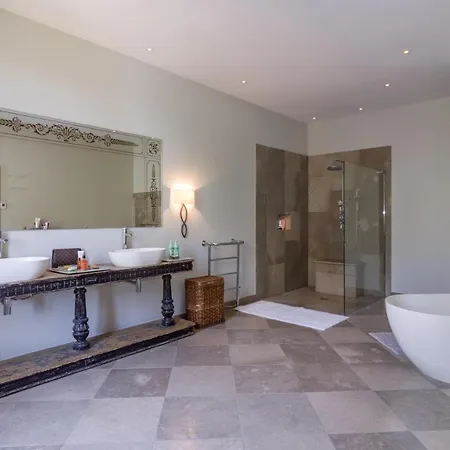Larroque-sur-l'osse Sleeps 8 With Pool * Larroque-sur-l'Osse